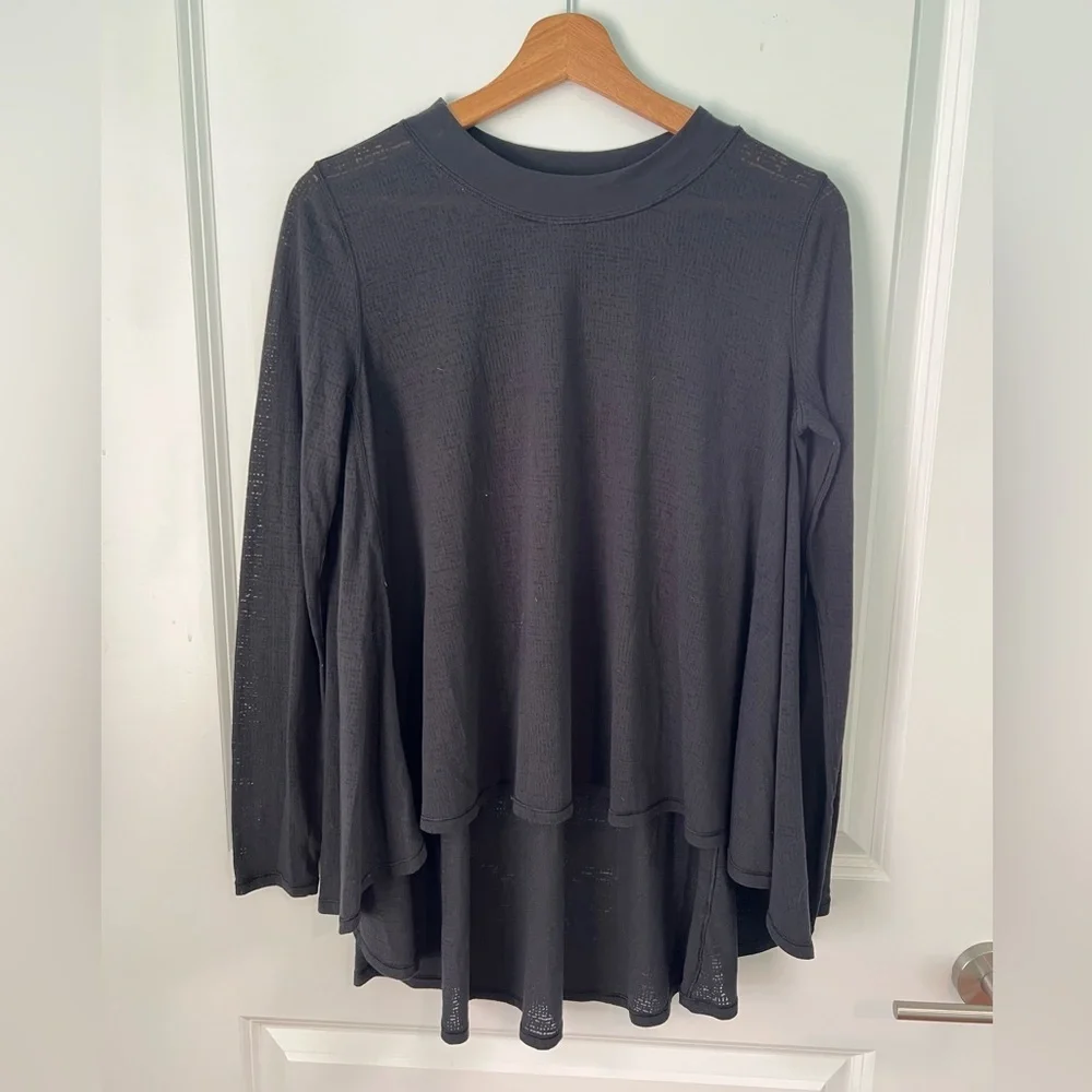 Lululemon Dare to Drape Long Sleeve in Black Size 8